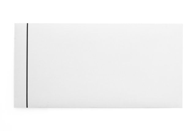 Självhäftande kuvert i formatet DIN Lang, med sorgband