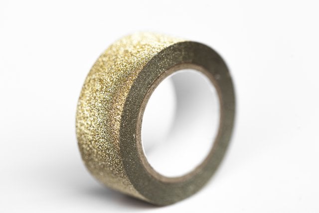 Självhäftande tejp glitter guld, 9 m lång, 15 mm bred