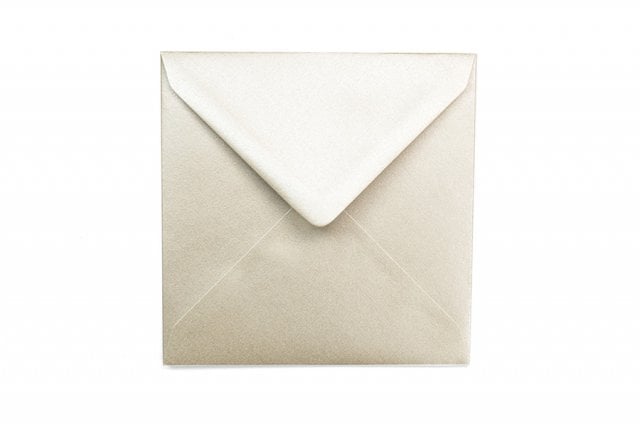 Kvadratiska kuvert 130x130 mm, pärlemorskimrande