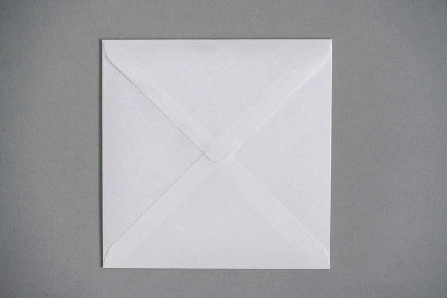 Fyrkantiga kuvert 155x155 mm, pärlemorskimrande