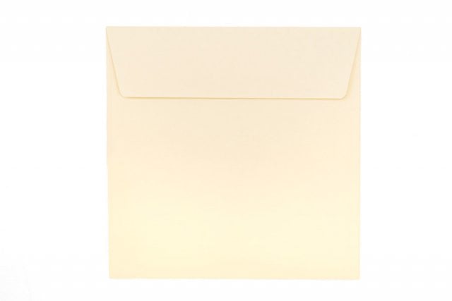Kvadratiska kuvert 160x160 mm, gräddfärgade