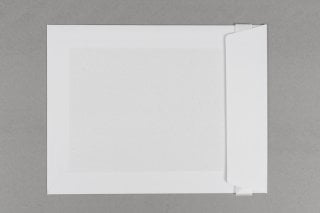 Kuvert 185x240mm, vita med kartongbaksida