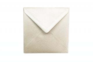 Kvadratiska kuvert 130x130 mm, pärlemorskimrande
